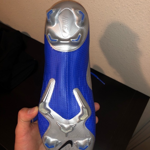 Nike wouldn’t let me return them (30 day policy). - Picture 4 of 5